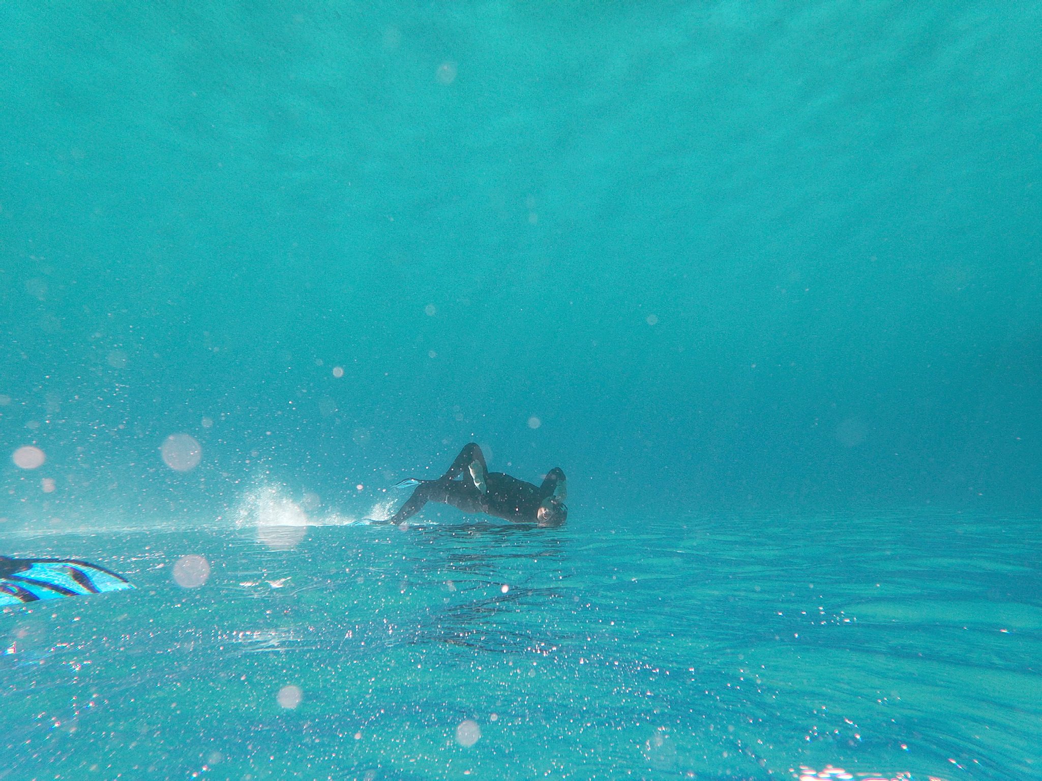 Una persona haciendo snorkel