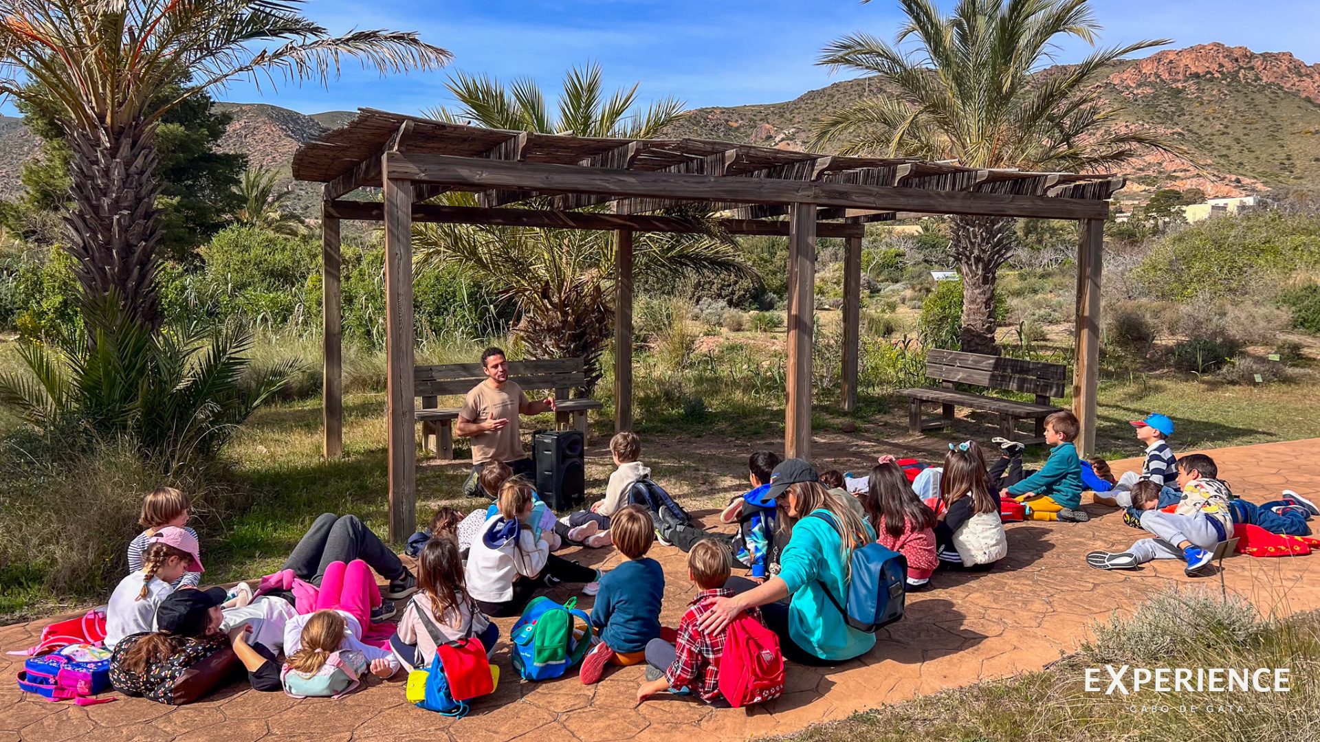 Escolares en el jardín botánico de Rodalquilar