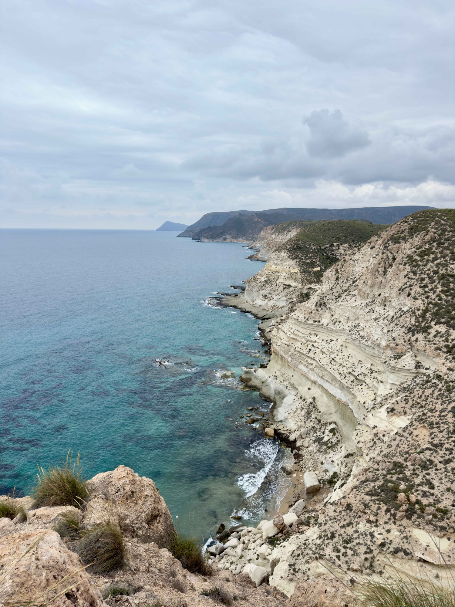 Costa acantilada de Cabo de Gata en Almeria